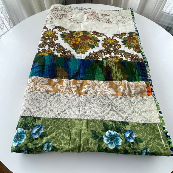 Vintage 70s reversible quilt, striped and floral patchwork, minor wear, twin - Picture 9 of 11